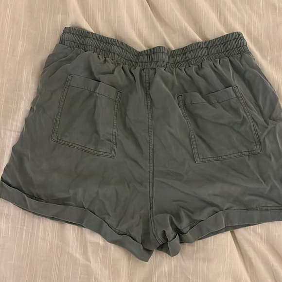 Universal Thread Green Drawstring Shorts - Picture 5 of 7